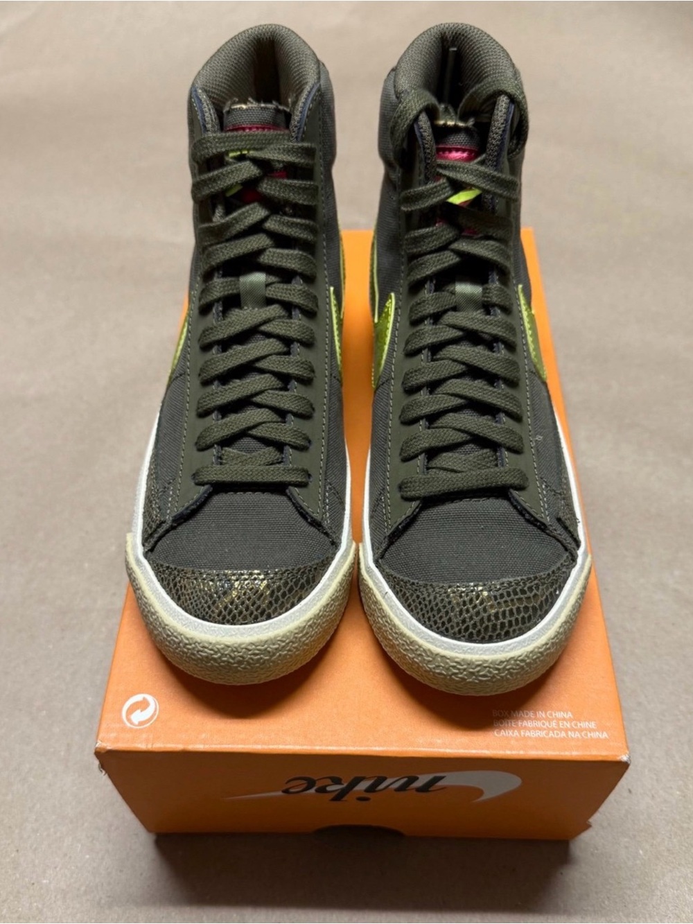 Nike Blazer Mid 77 Olive Snakeskin Women’s size 5 shoes NEW! - Picture 3 of 6